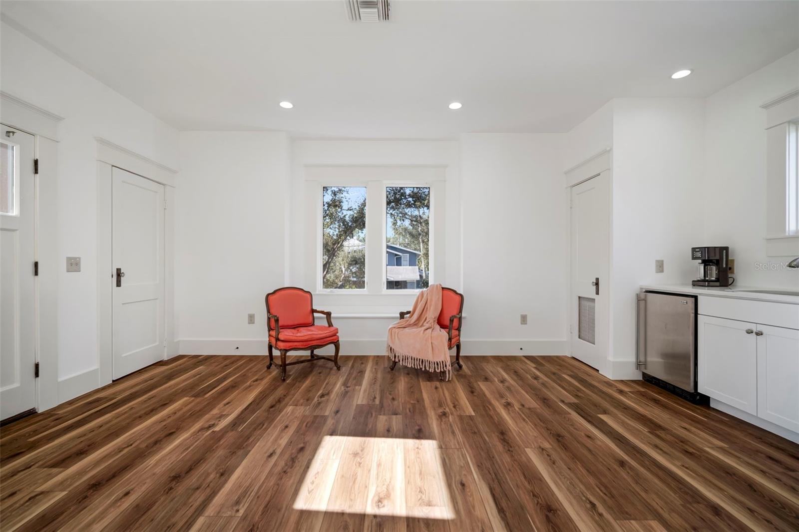 BAYSHORE PLACE - Residential