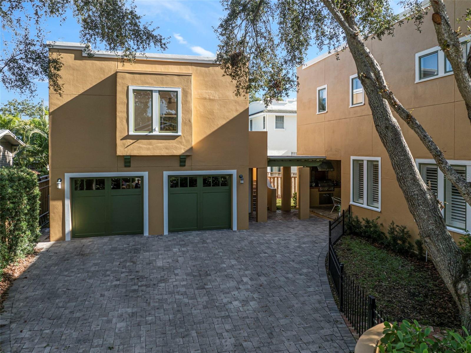 BAYSHORE PLACE - Residential