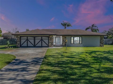 A home in LAKE WALES