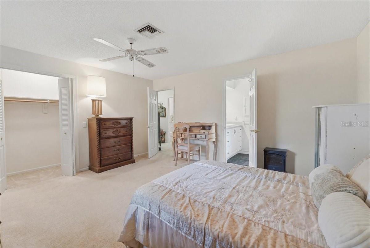 ELOISE WOODS LAKE ROY UNIT PB 14 PG 19 - Residential