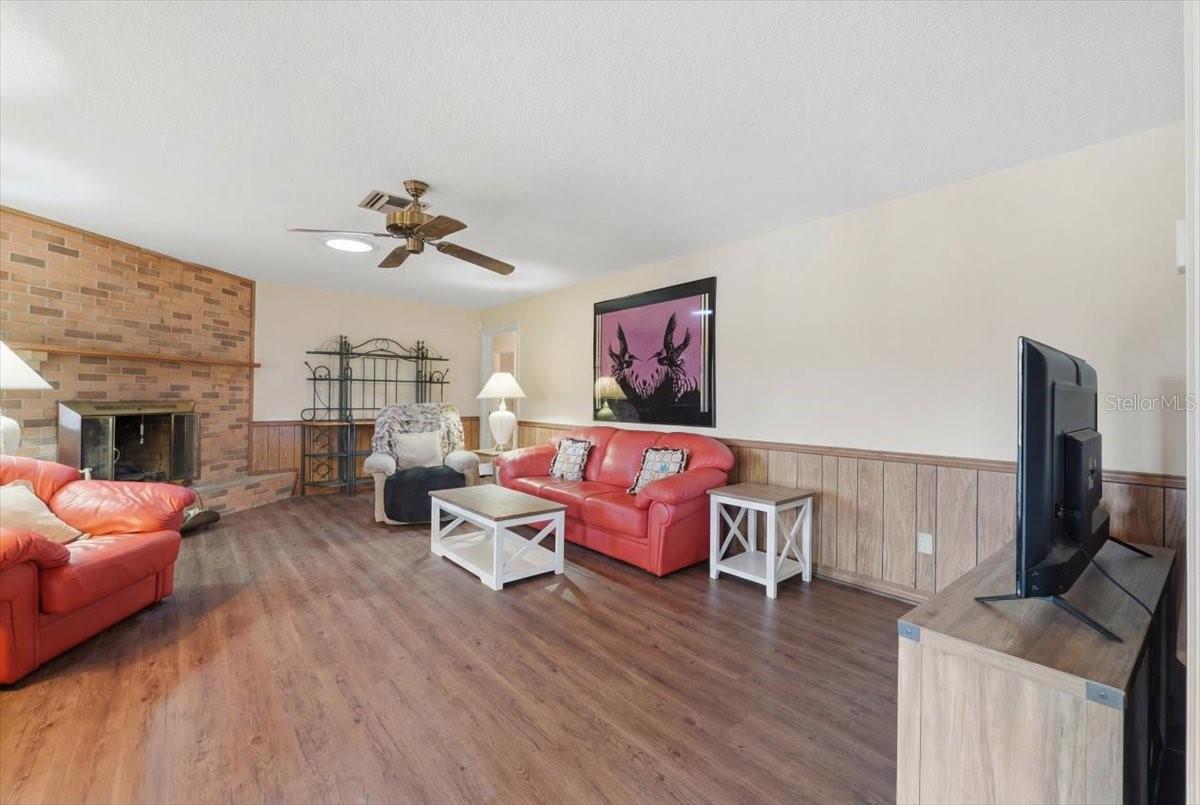 ELOISE WOODS LAKE ROY UNIT PB 14 PG 19 - Residential