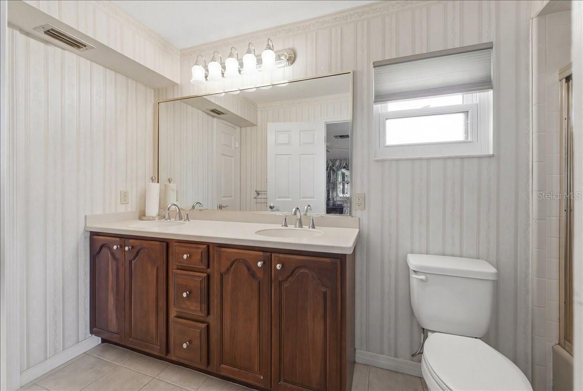 ELOISE WOODS LAKE ROY UNIT PB 14 PG 19 - Residential