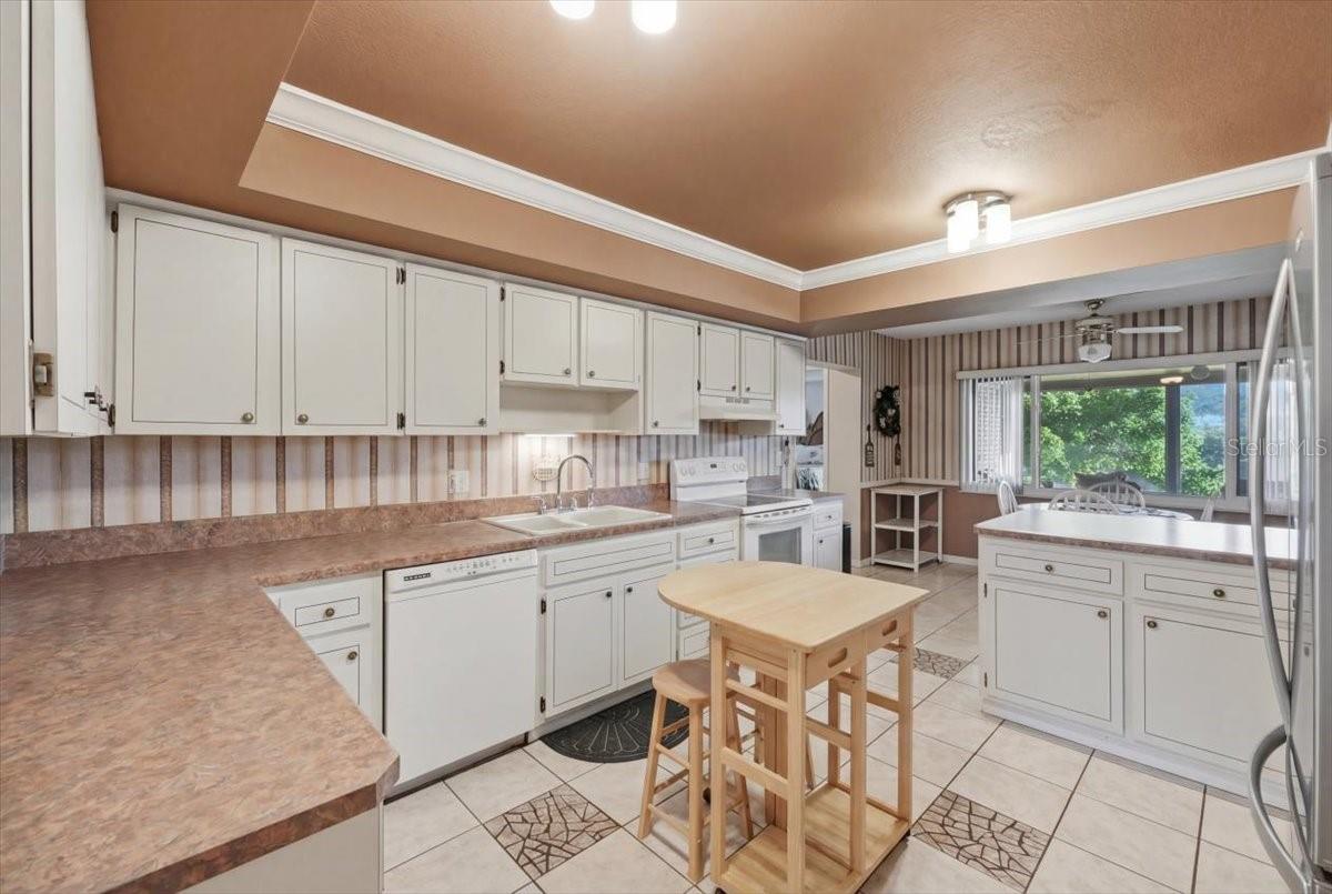 ELOISE WOODS LAKE ROY UNIT PB 14 PG 19 - Residential