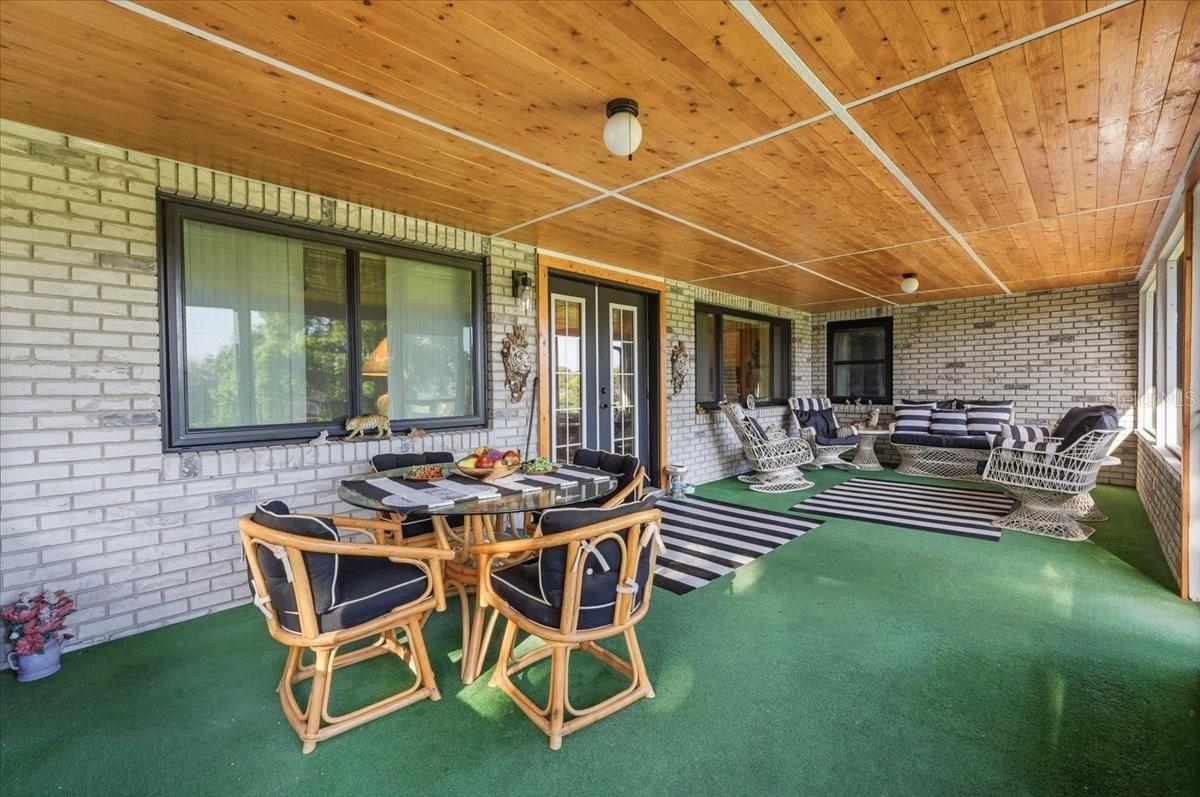 ELOISE WOODS LAKE ROY UNIT PB 14 PG 19 - Residential