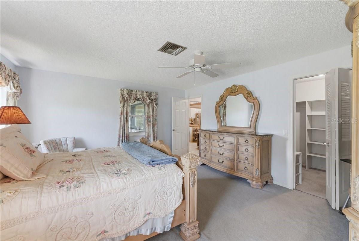 ELOISE WOODS LAKE ROY UNIT PB 14 PG 19 - Residential