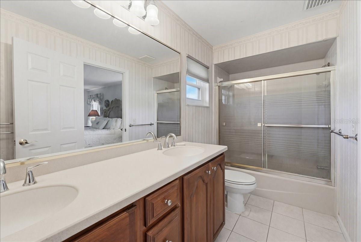 ELOISE WOODS LAKE ROY UNIT PB 14 PG 19 - Residential