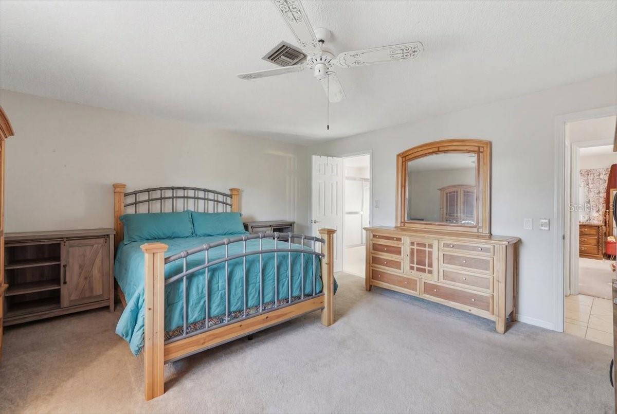 ELOISE WOODS LAKE ROY UNIT PB 14 PG 19 - Residential