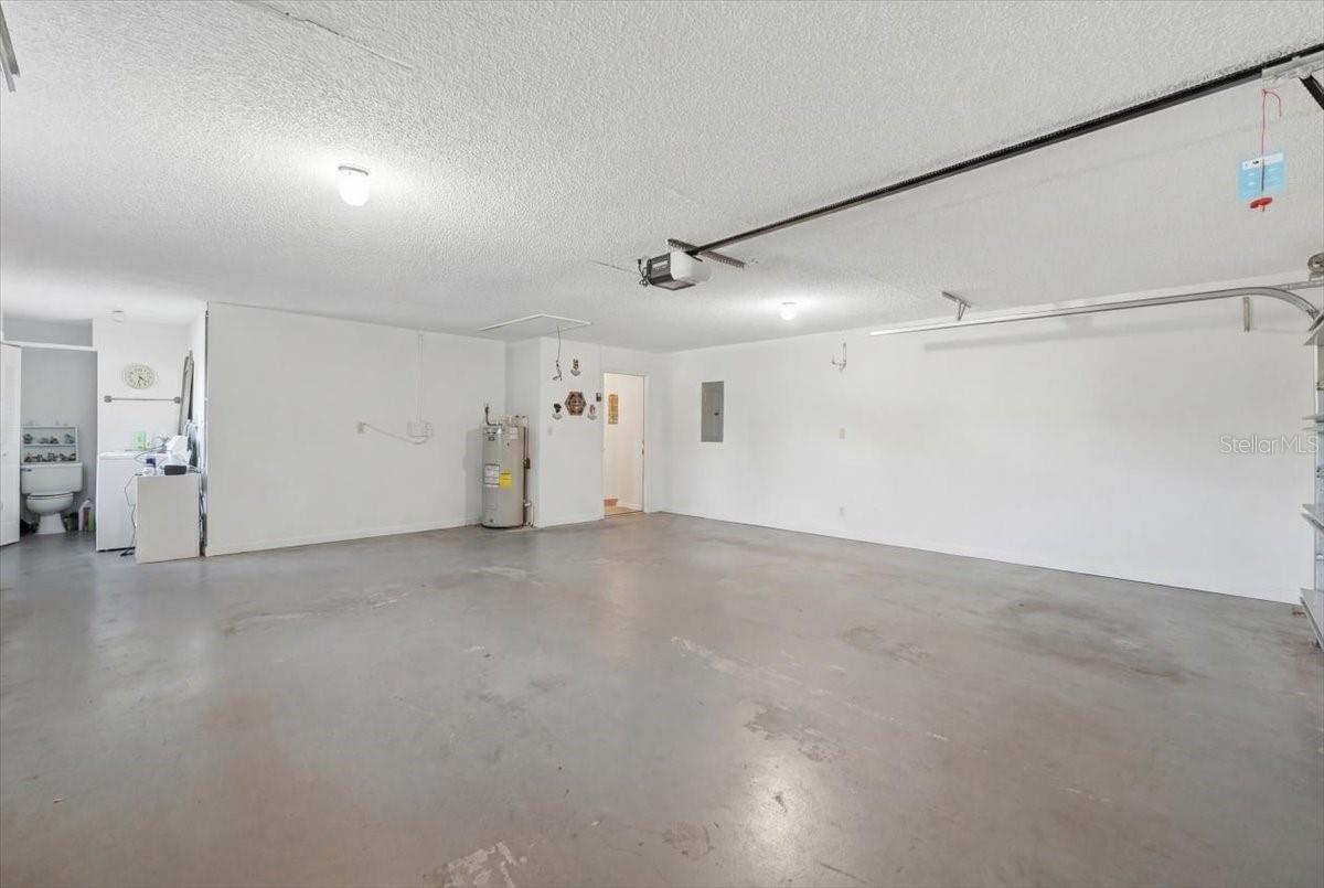 ELOISE WOODS LAKE ROY UNIT PB 14 PG 19 - Residential