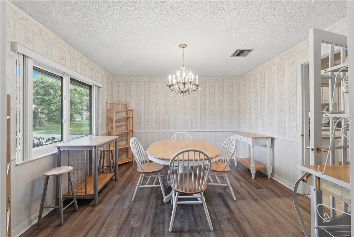 ELOISE WOODS LAKE ROY UNIT PB 14 PG 19 - Residential