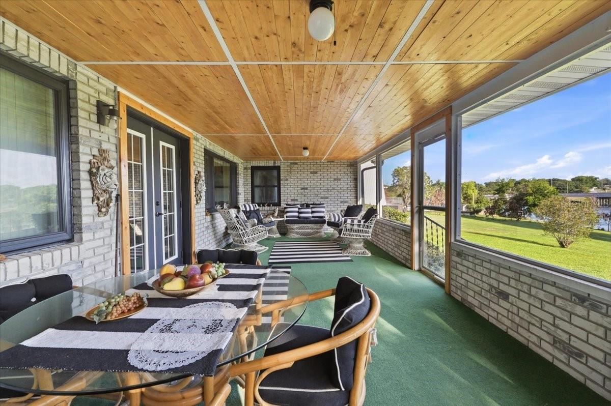 ELOISE WOODS LAKE ROY UNIT PB 14 PG 19 - Residential