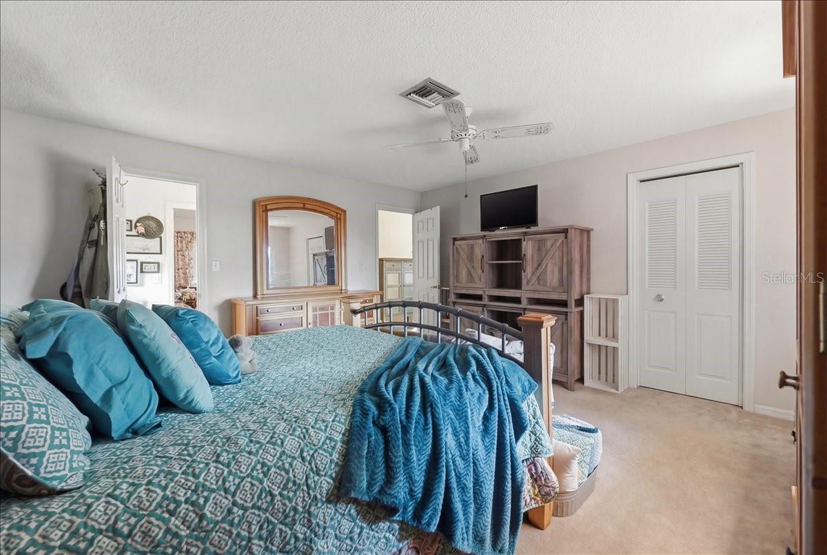 ELOISE WOODS LAKE ROY UNIT PB 14 PG 19 - Residential