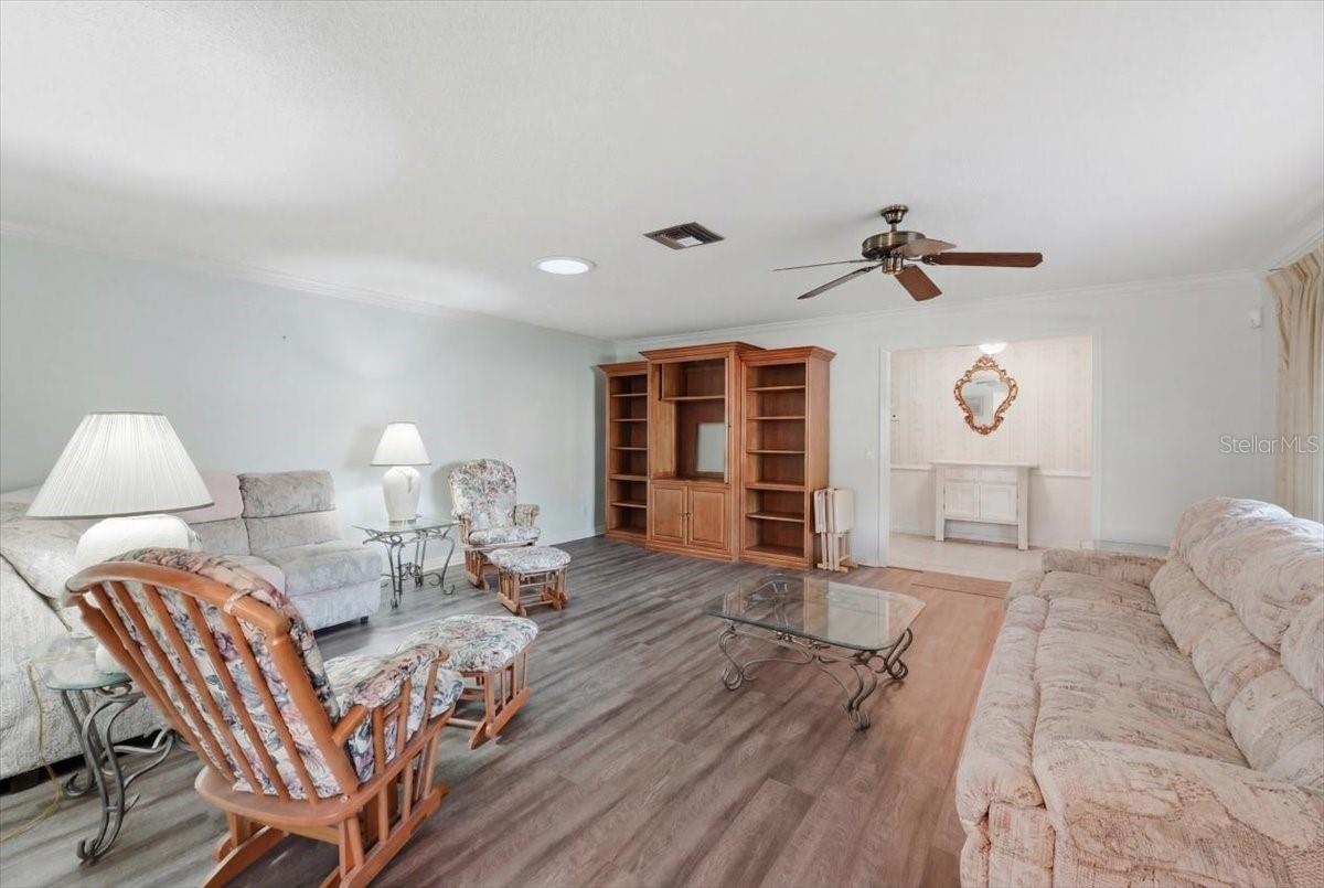 ELOISE WOODS LAKE ROY UNIT PB 14 PG 19 - Residential