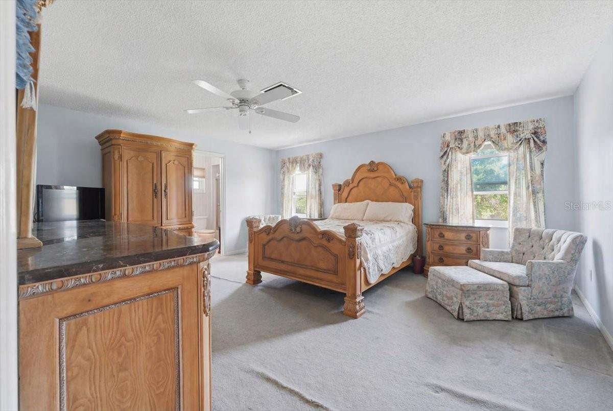 ELOISE WOODS LAKE ROY UNIT PB 14 PG 19 - Residential