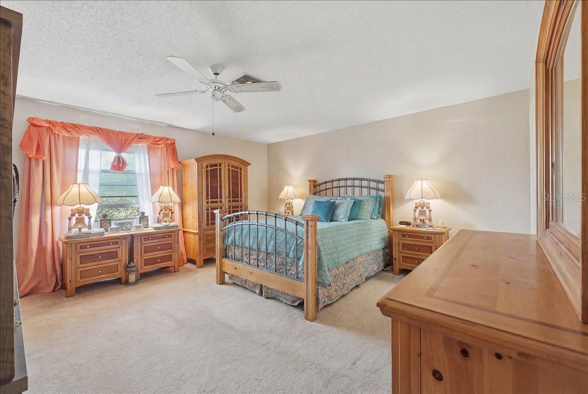 ELOISE WOODS LAKE ROY UNIT PB 14 PG 19 - Residential