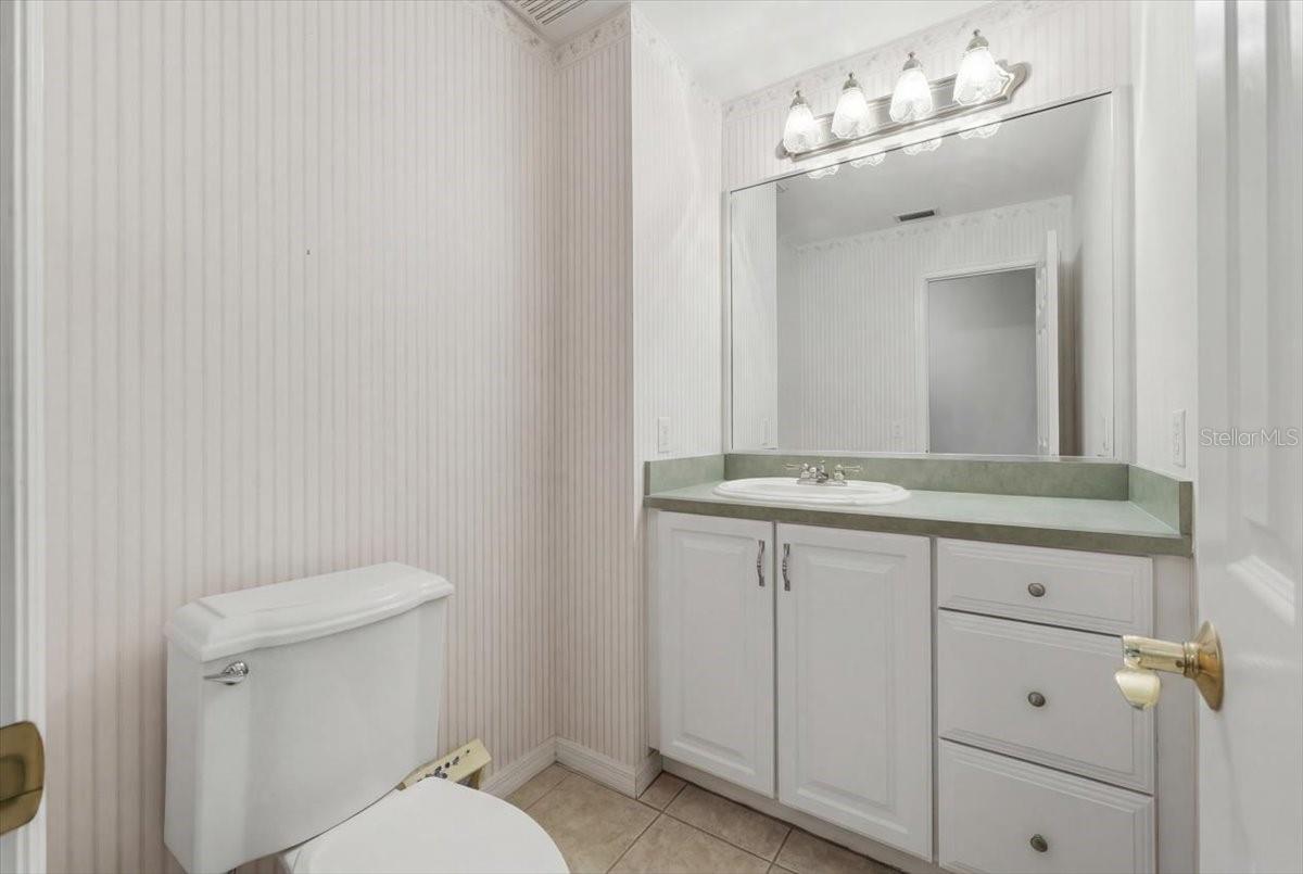 ELOISE WOODS LAKE ROY UNIT PB 14 PG 19 - Residential