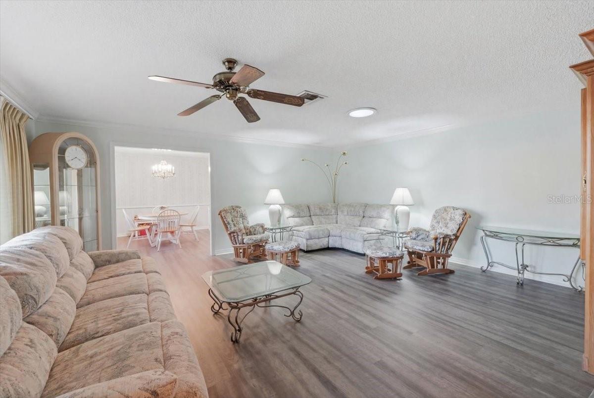 ELOISE WOODS LAKE ROY UNIT PB 14 PG 19 - Residential