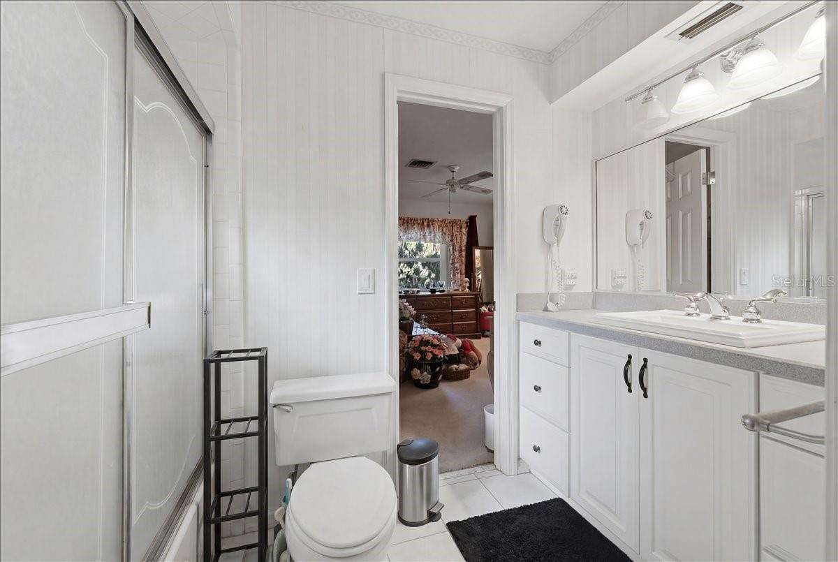 ELOISE WOODS LAKE ROY UNIT PB 14 PG 19 - Residential