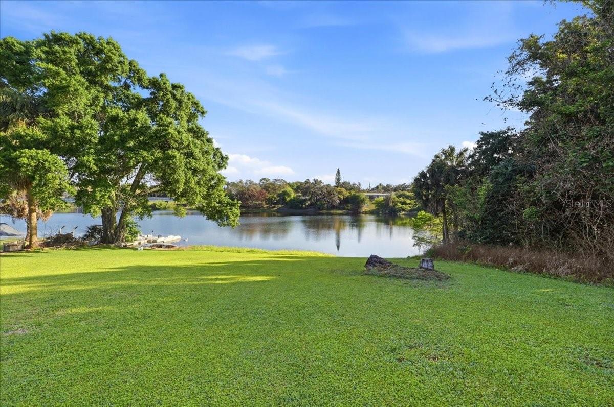 ELOISE WOODS LAKE ROY UNIT PB 14 PG 19 - Residential