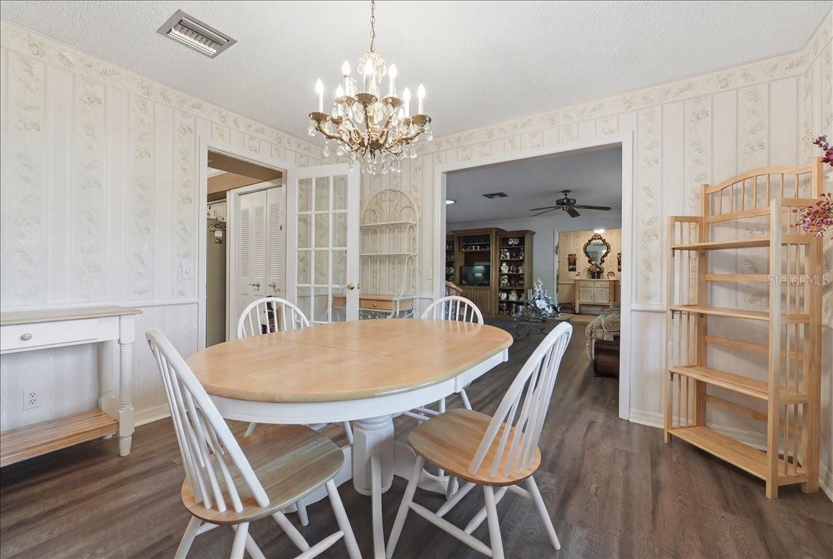 ELOISE WOODS LAKE ROY UNIT PB 14 PG 19 - Residential