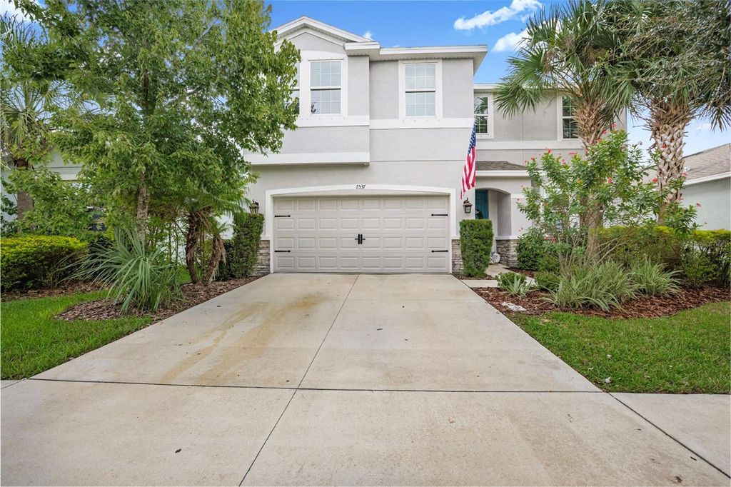 Photo of 7537 Lantern Park Avenue, Apollo Beach, FL 33572 (MLS # A4666600)