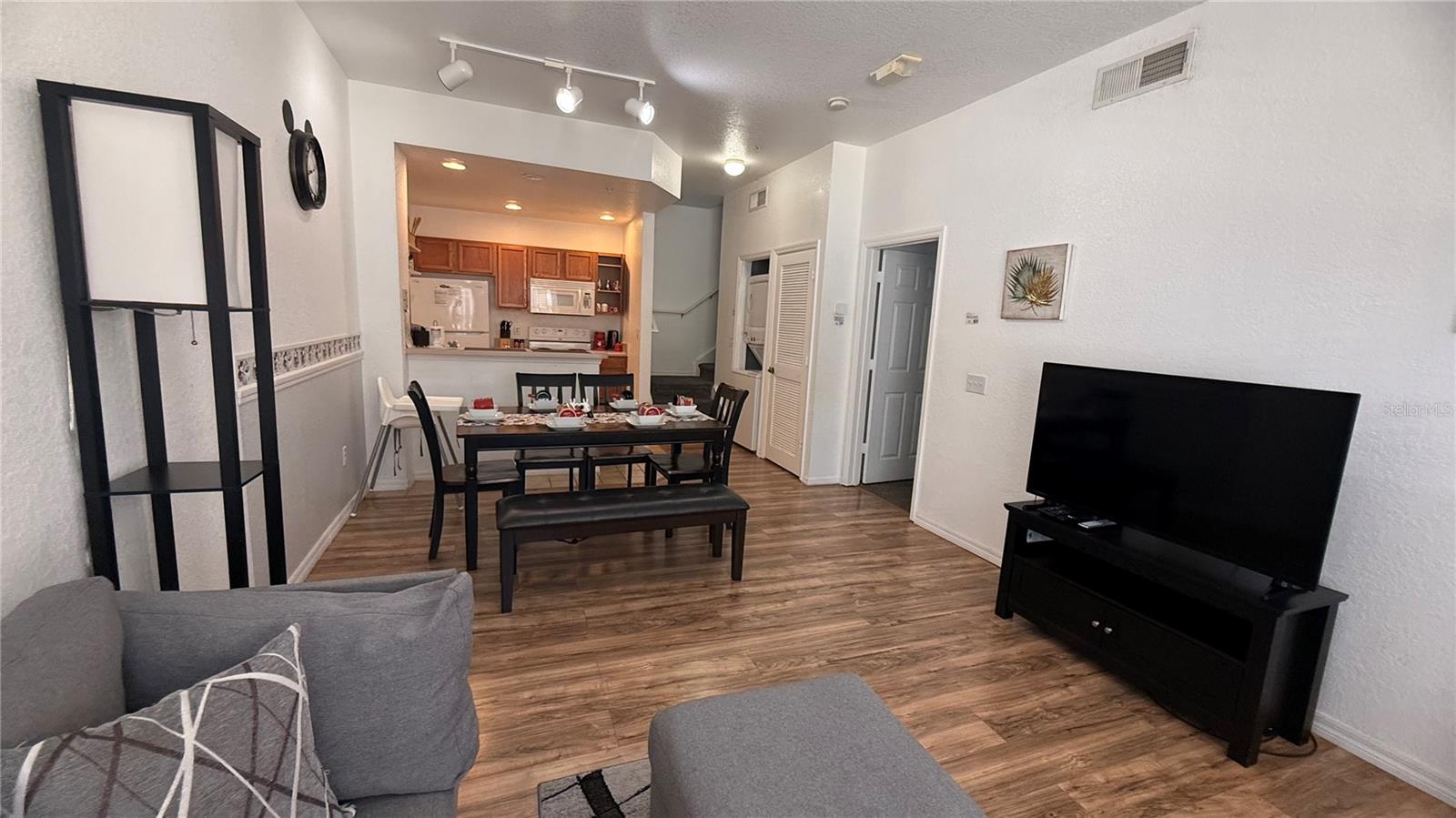 VILLAS AT SEVEN DWARFS LANE CONDO - Residential