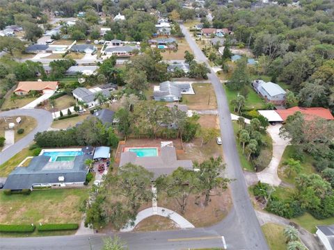 A home in DELAND