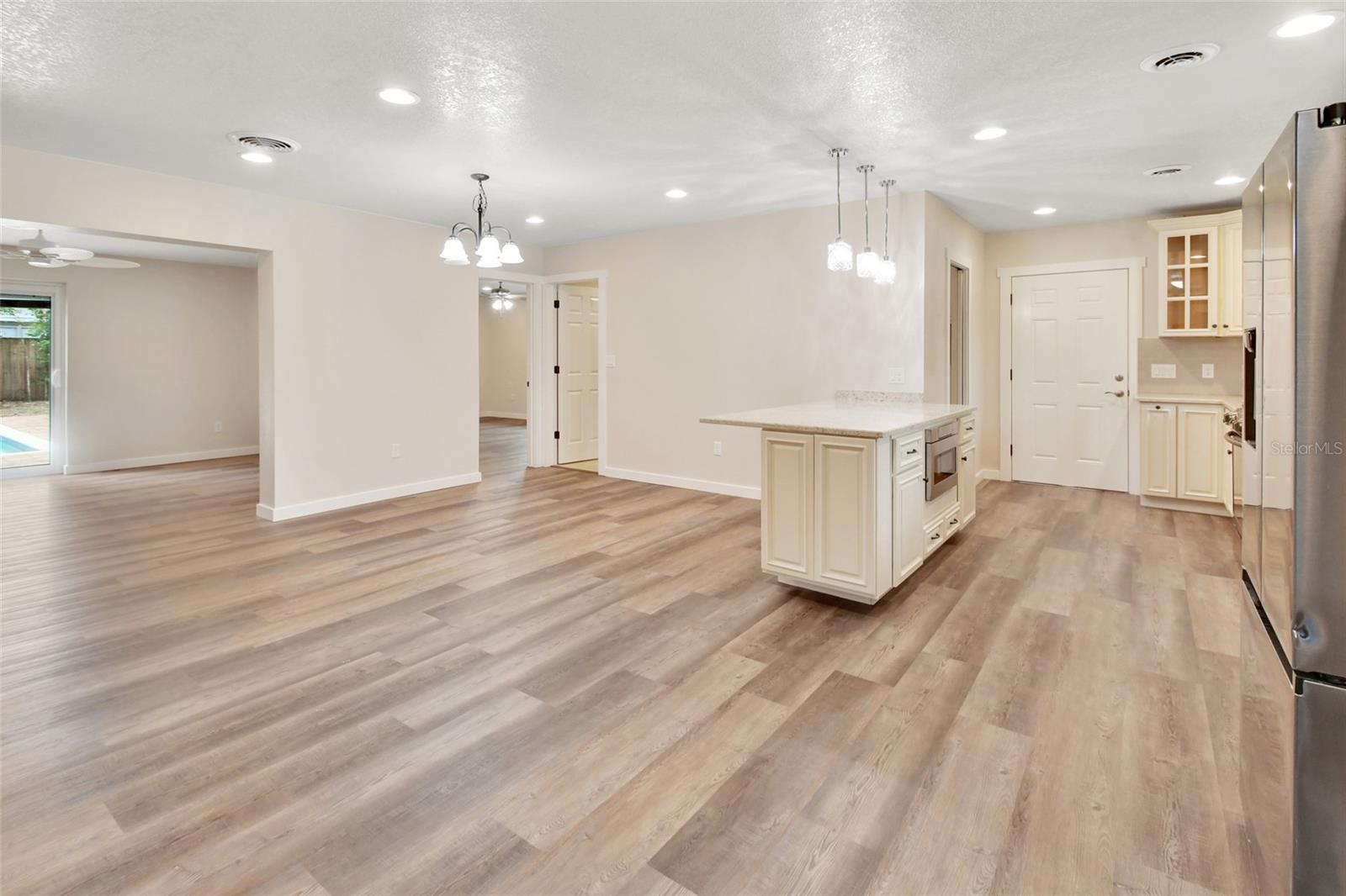 900 CRESCENT PARKWAY