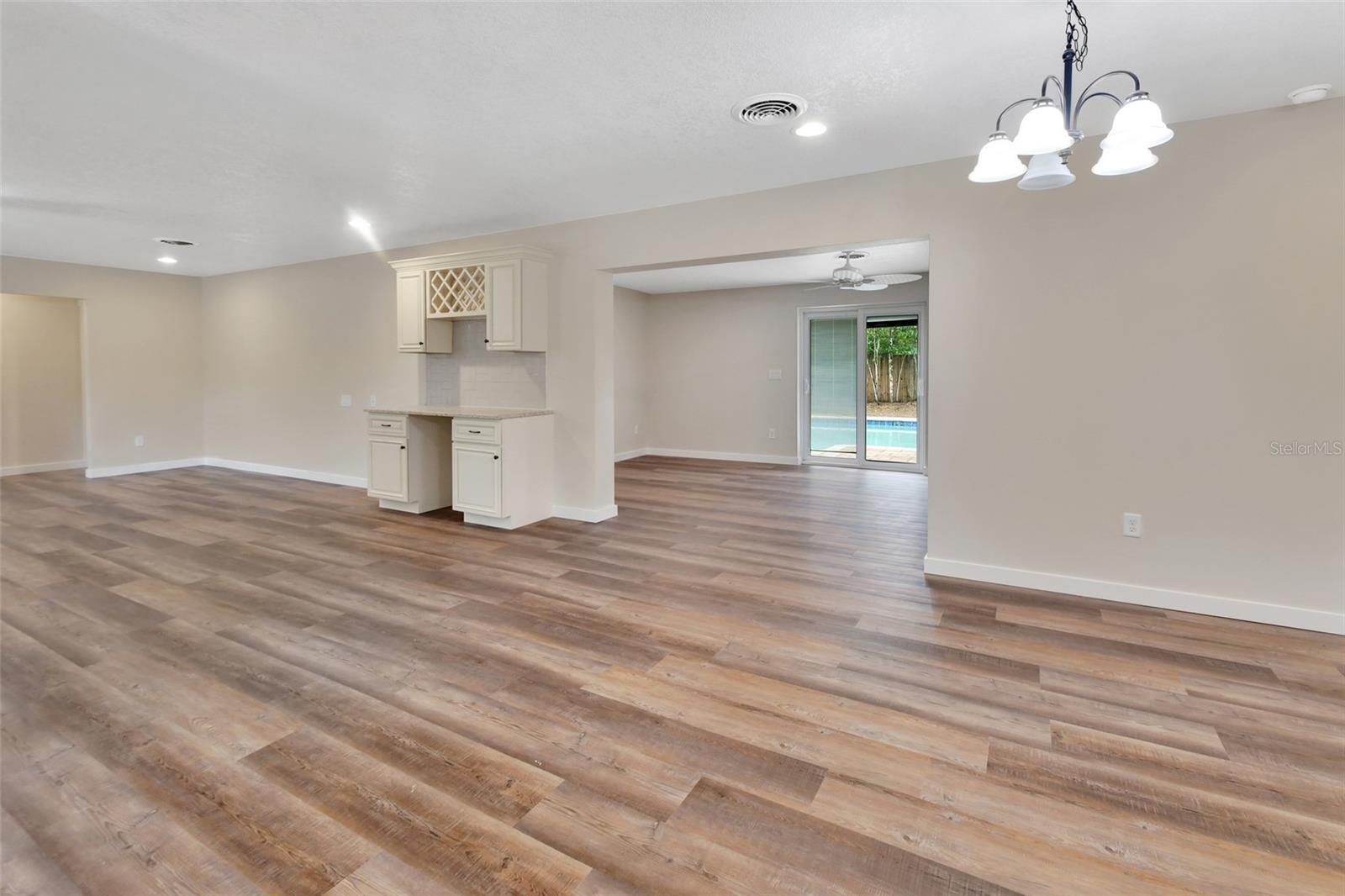 900 CRESCENT PARKWAY