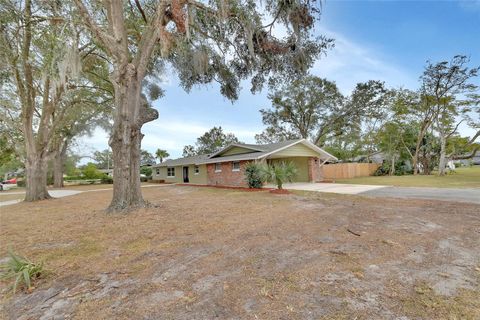 A home in DELAND