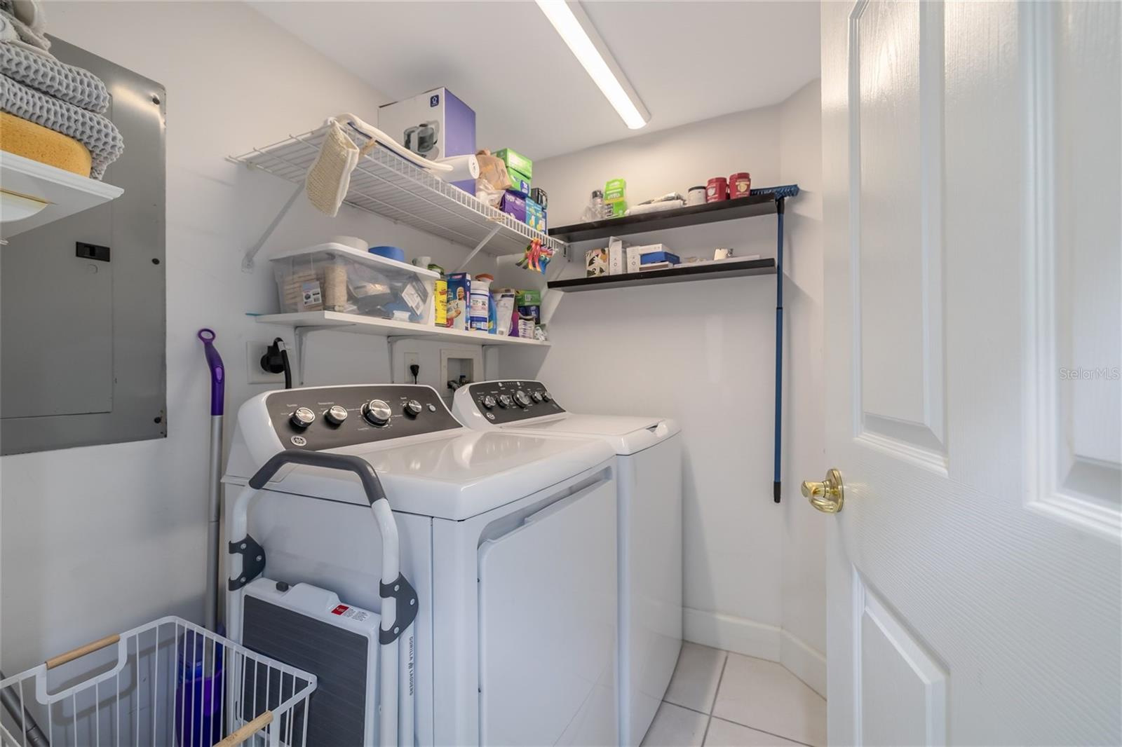 TOWERS 10 CONDO - Residential