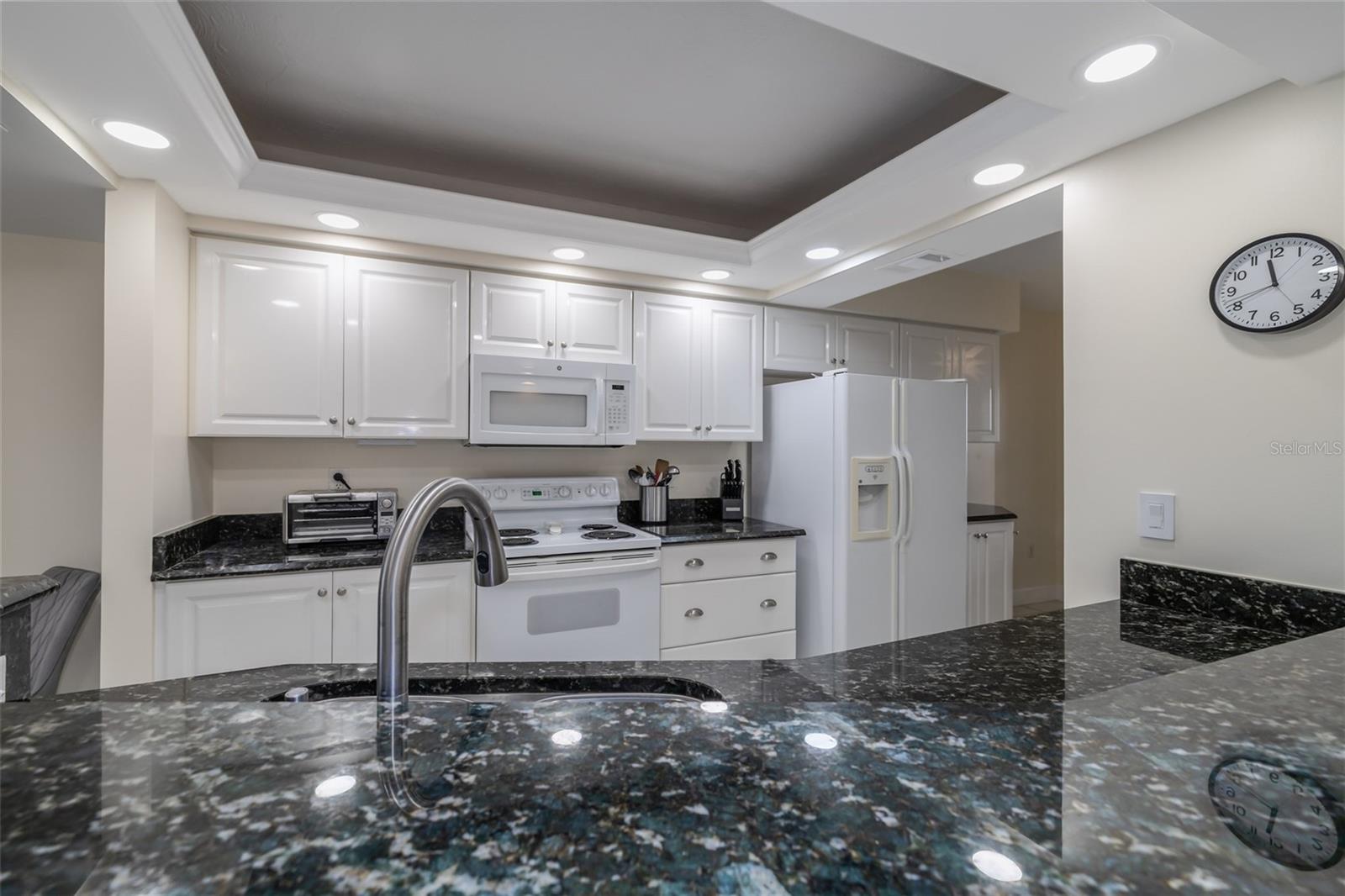 TOWERS 10 CONDO - Residential