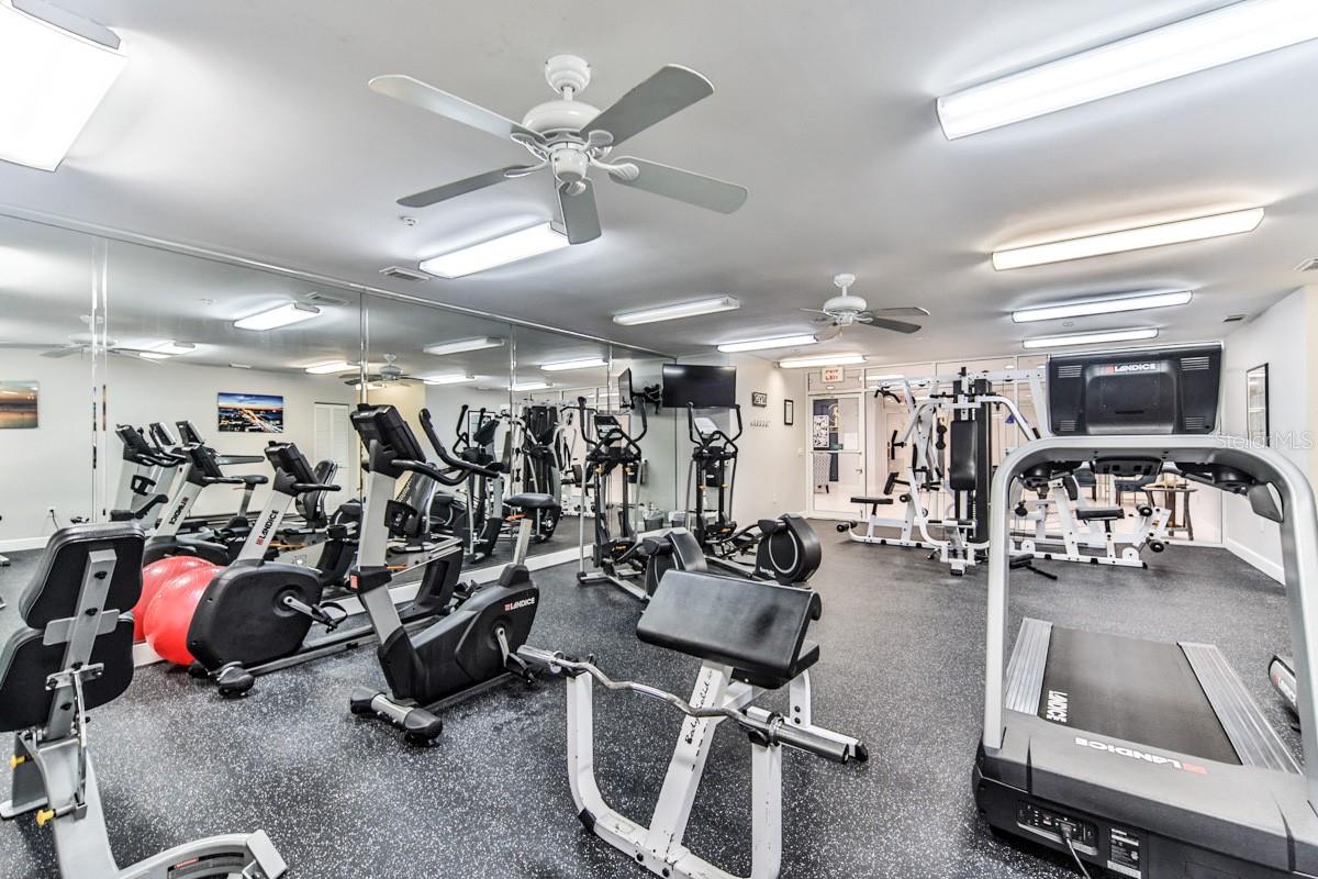 TOWERS 10 CONDO - Residential