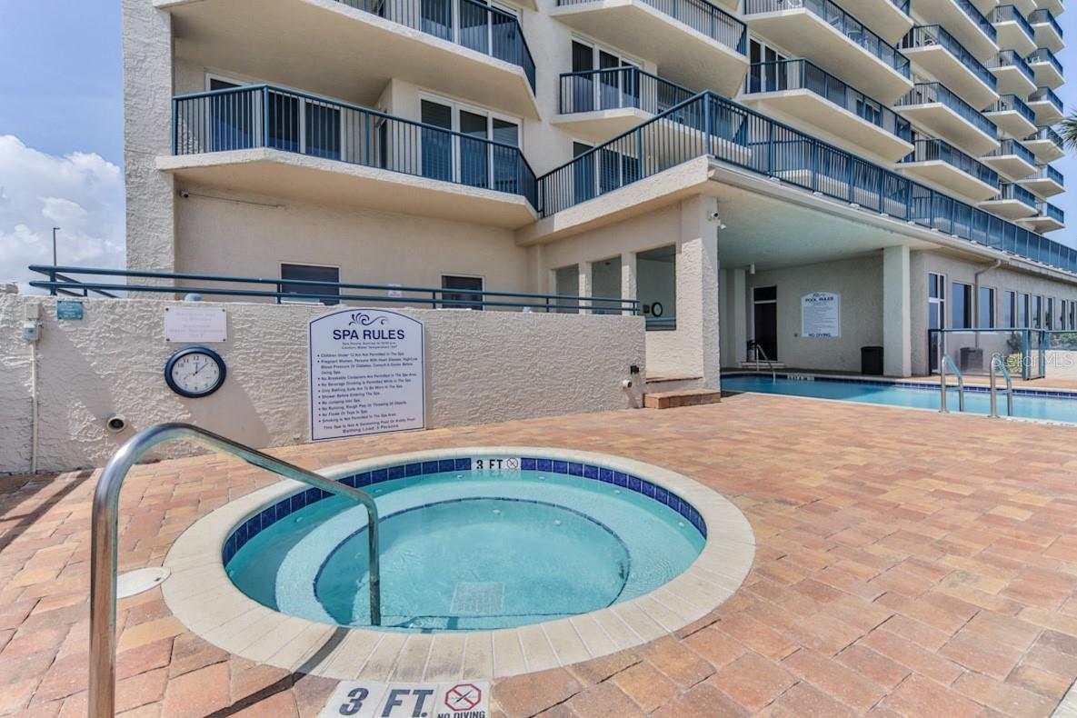 TOWERS 10 CONDO - Residential