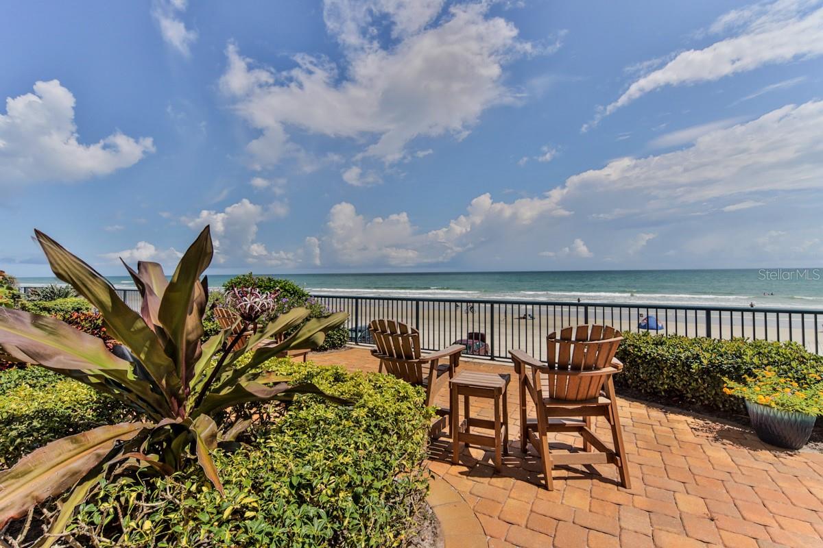 TOWERS 10 CONDO - Residential