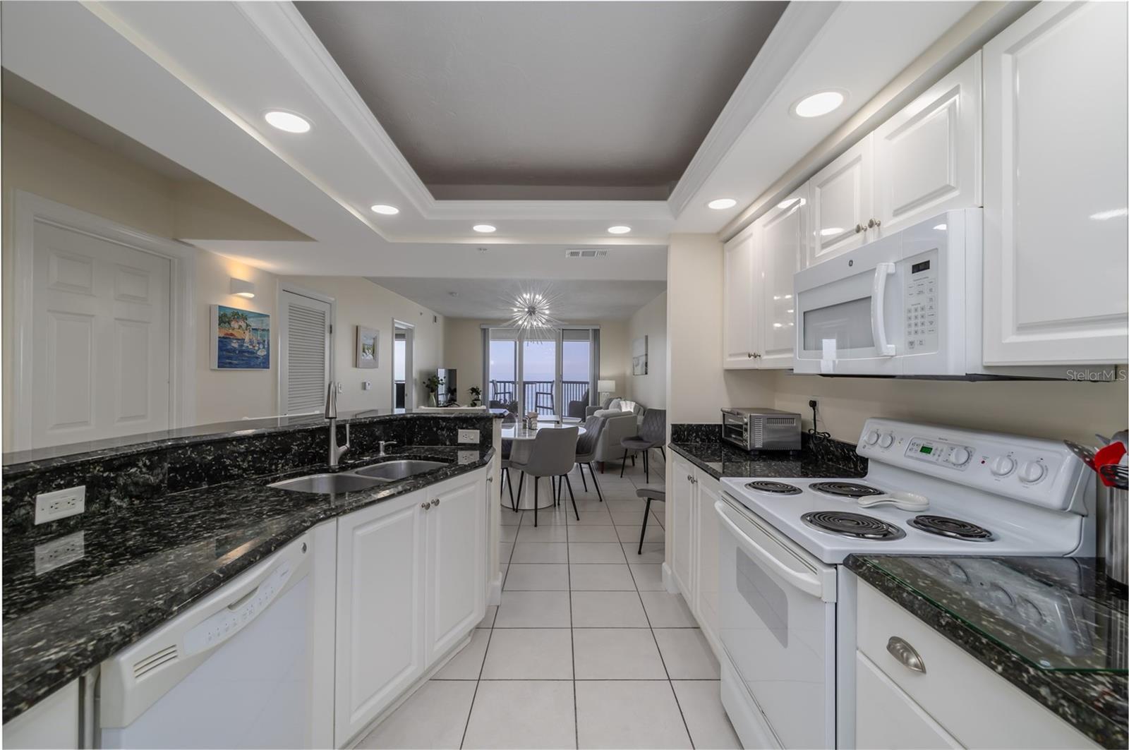 TOWERS 10 CONDO - Residential