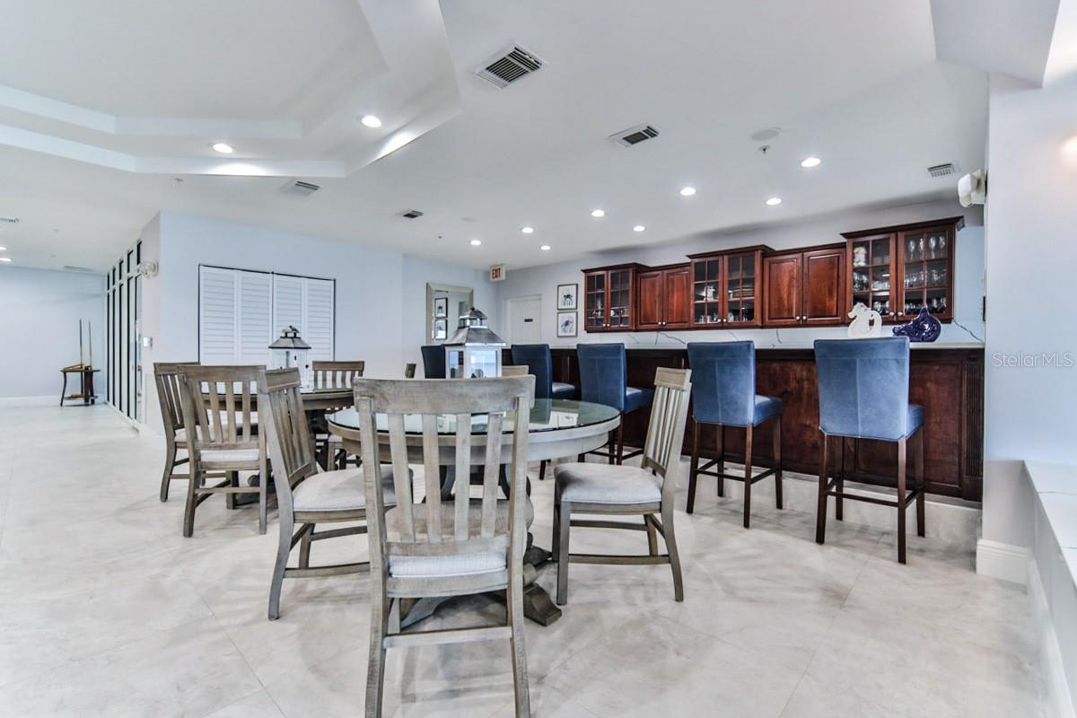 TOWERS 10 CONDO - Residential