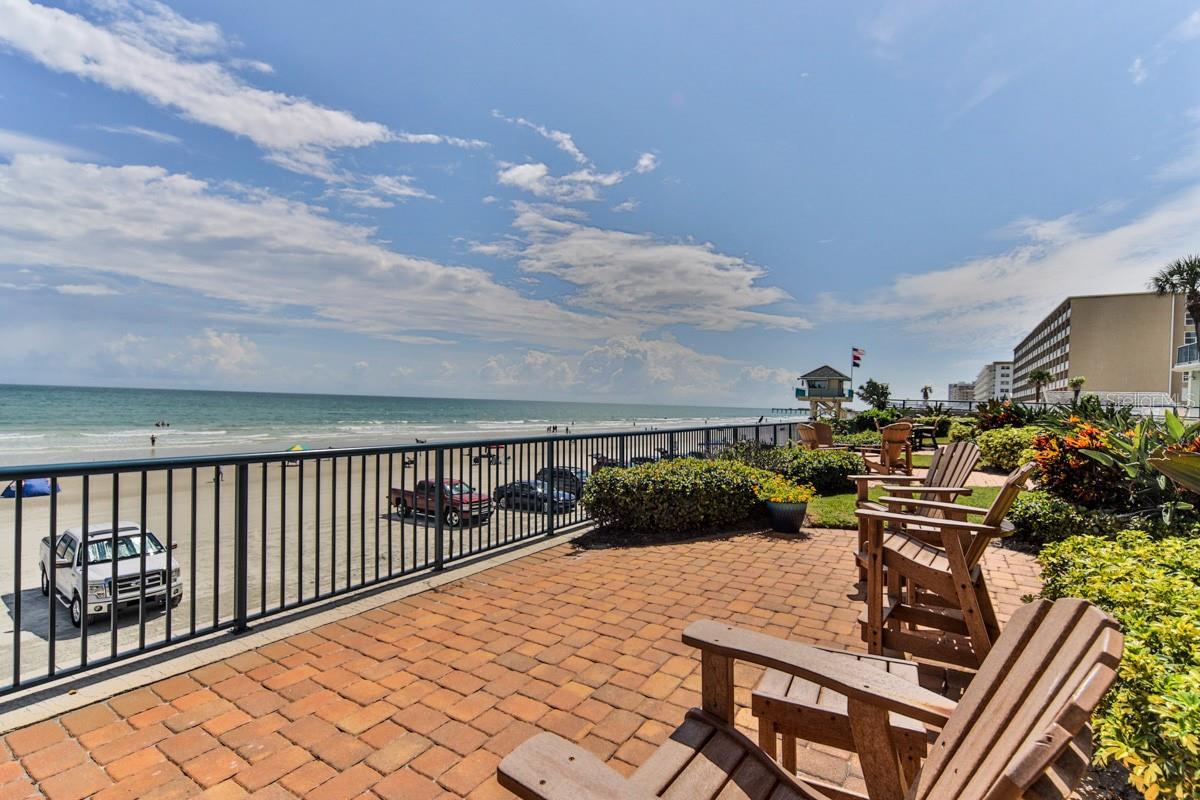 TOWERS 10 CONDO - Residential