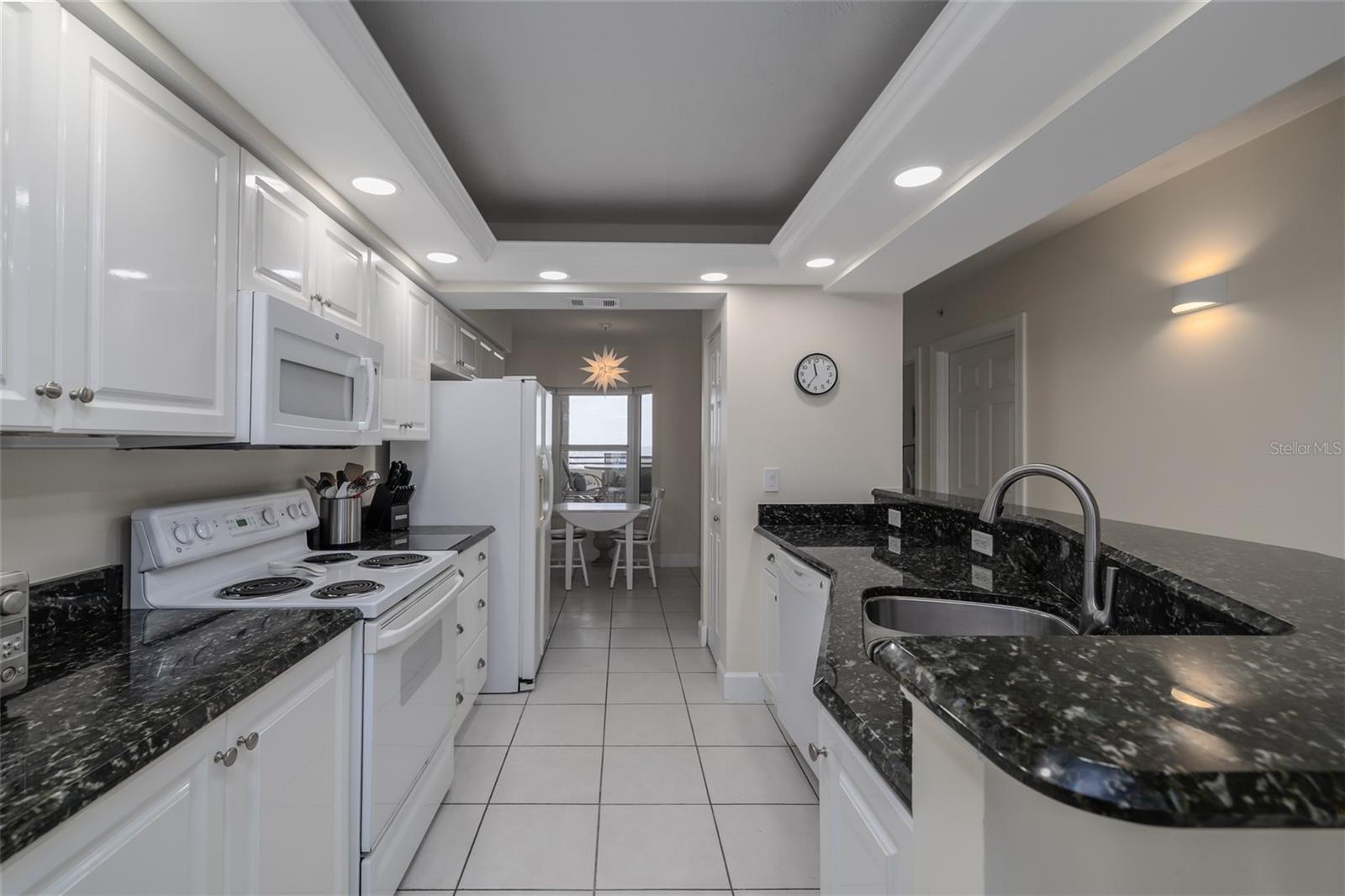 TOWERS 10 CONDO - Residential