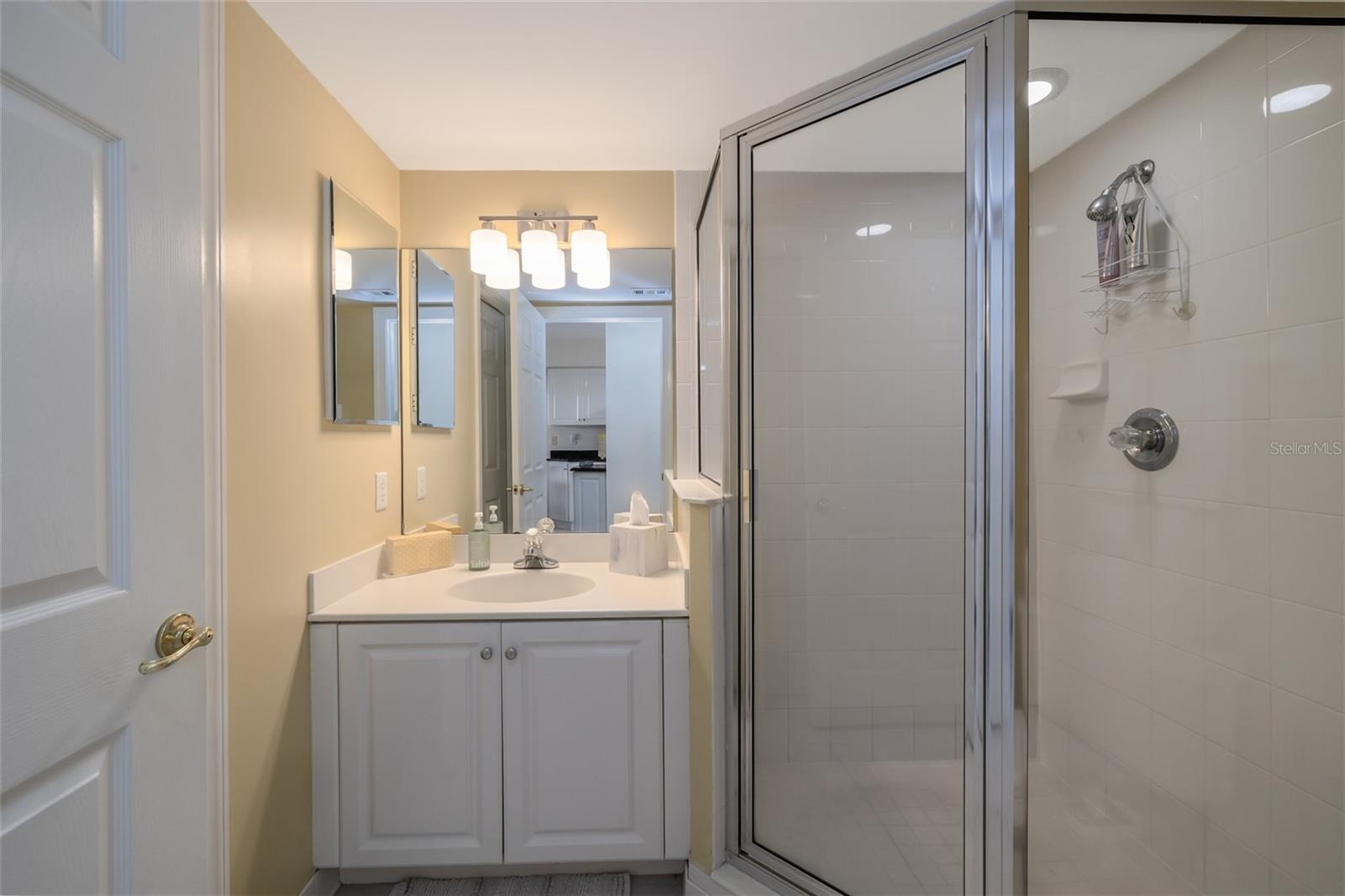 TOWERS 10 CONDO - Residential