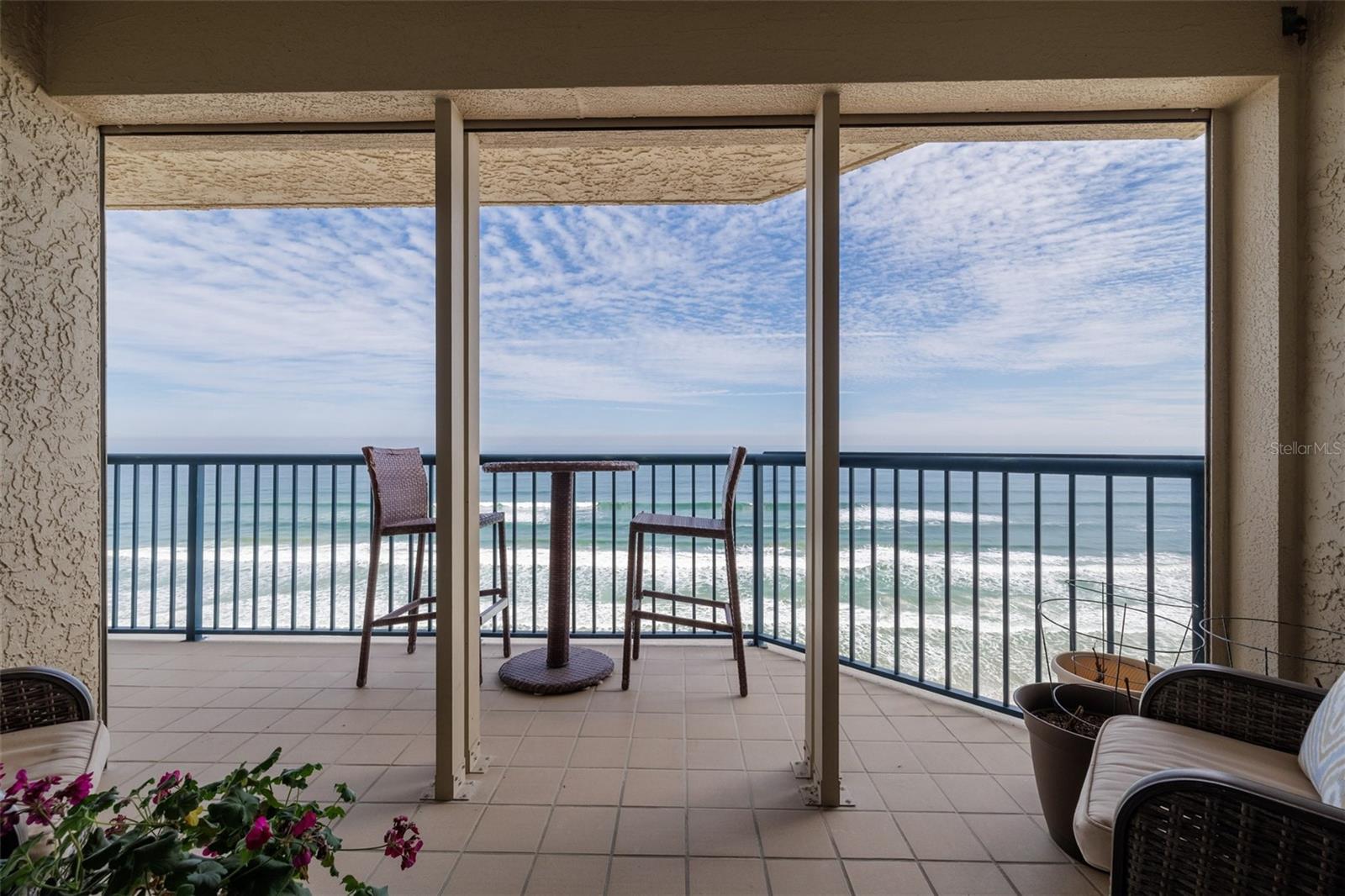 TOWERS 10 CONDO - Residential