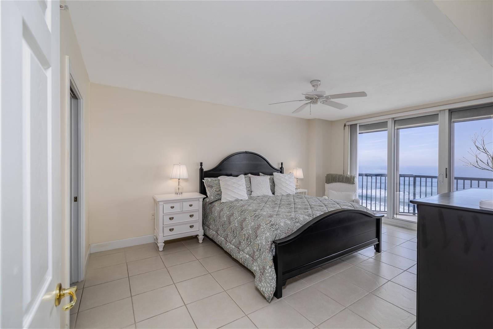 TOWERS 10 CONDO - Residential