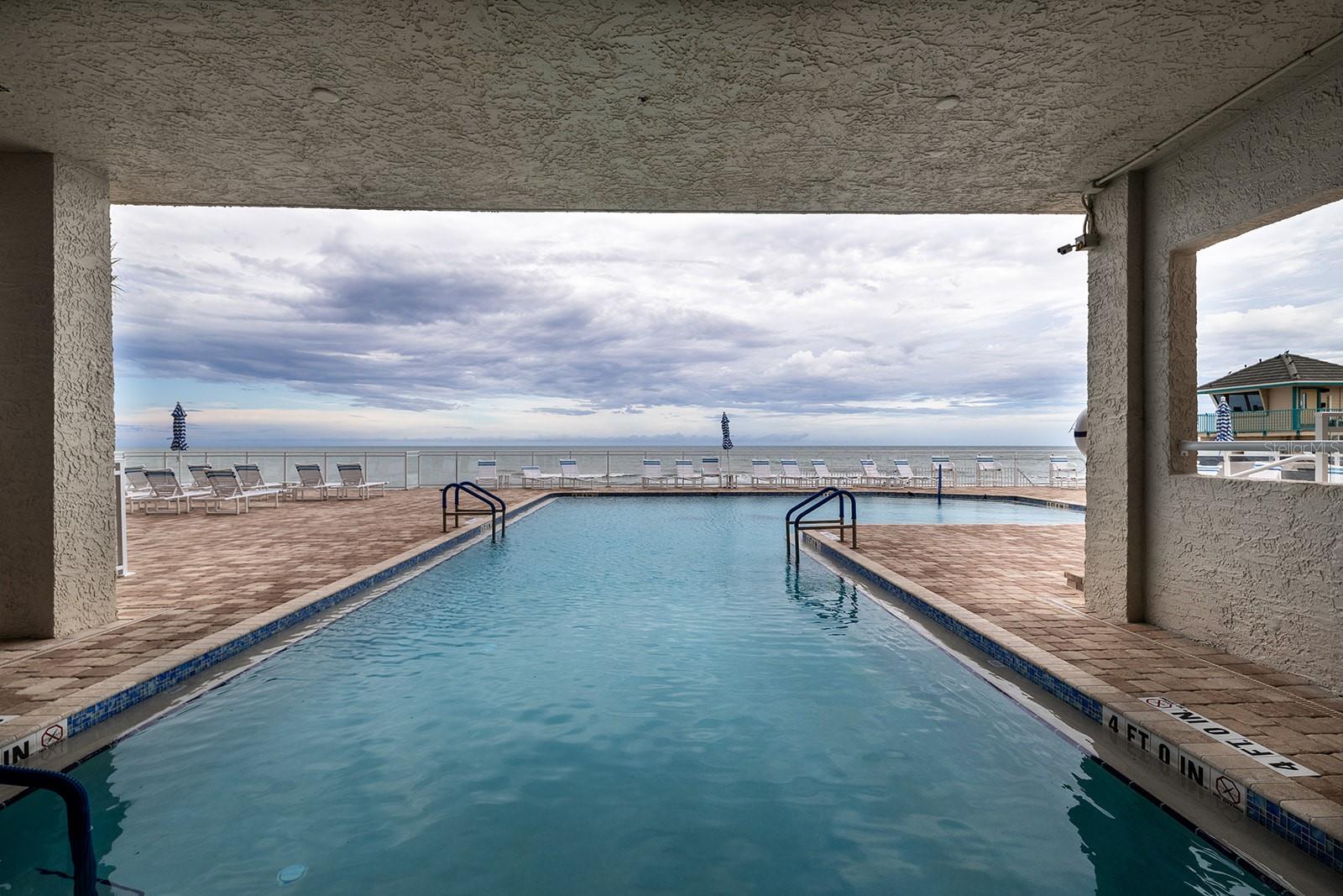 TOWERS 10 CONDO - Residential