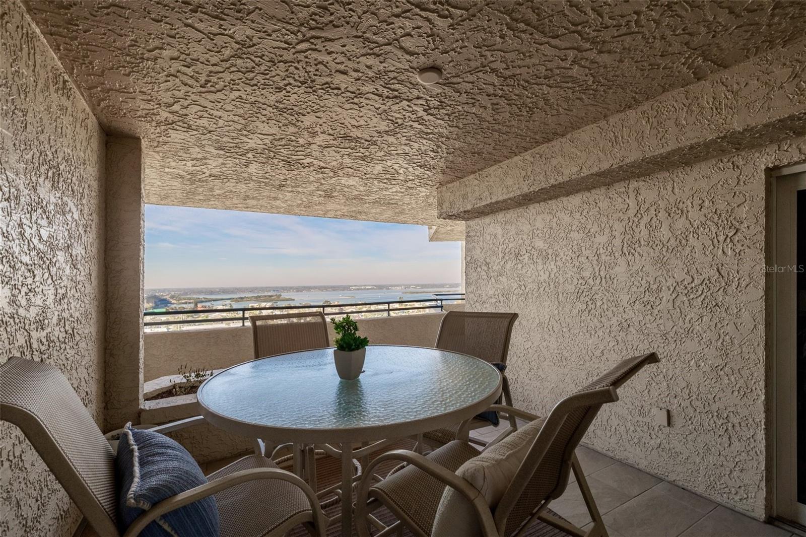 TOWERS 10 CONDO - Residential