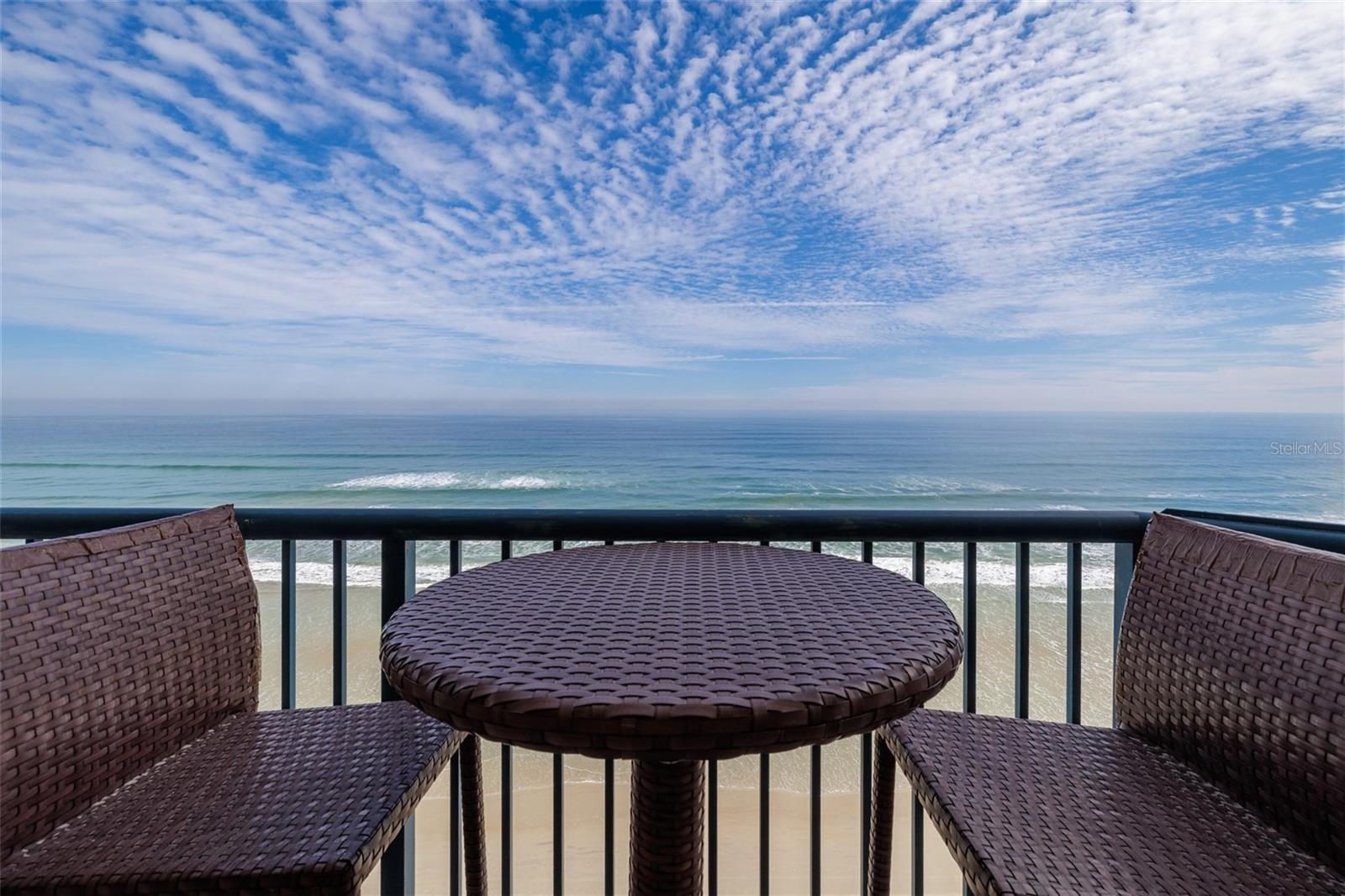 TOWERS 10 CONDO - Residential