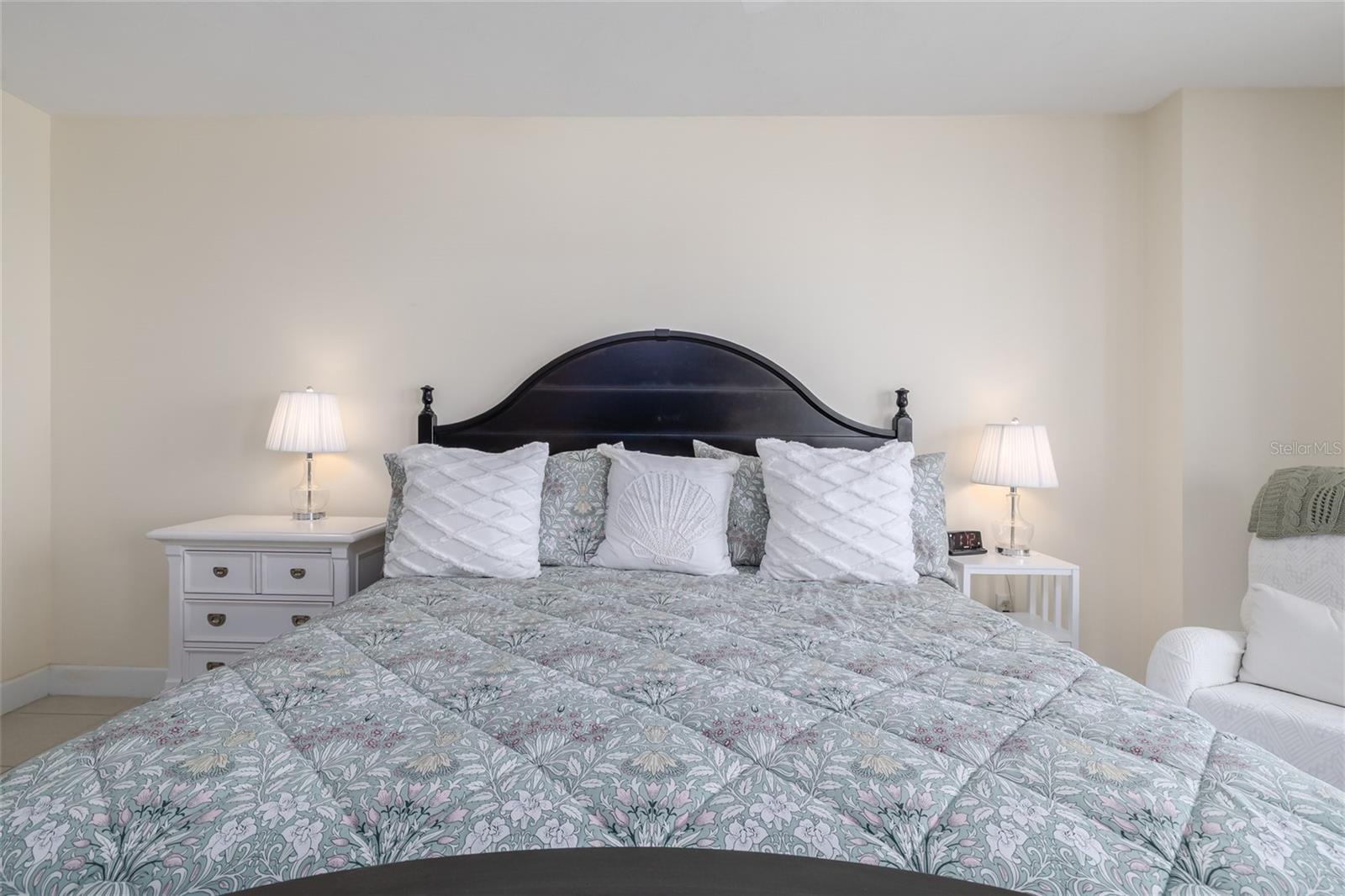 TOWERS 10 CONDO - Residential