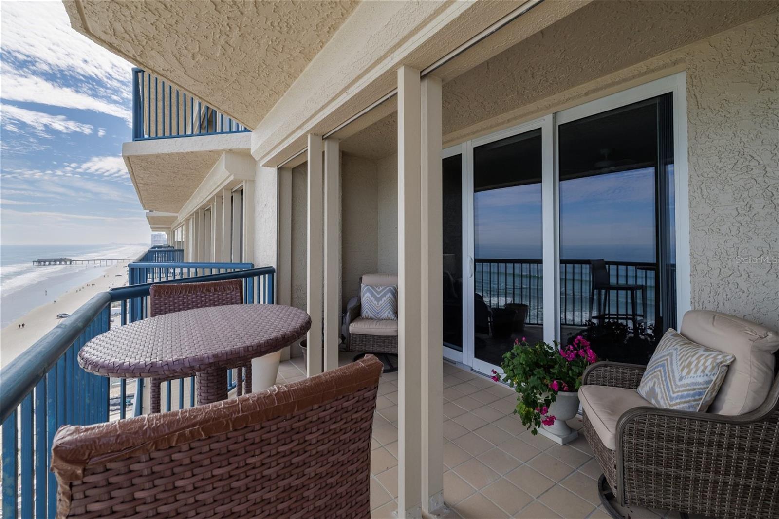 TOWERS 10 CONDO - Residential