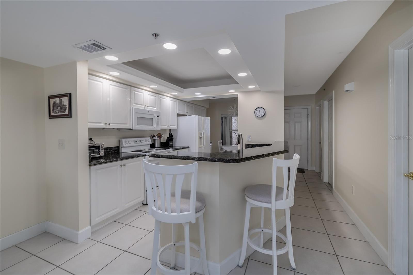 TOWERS 10 CONDO - Residential