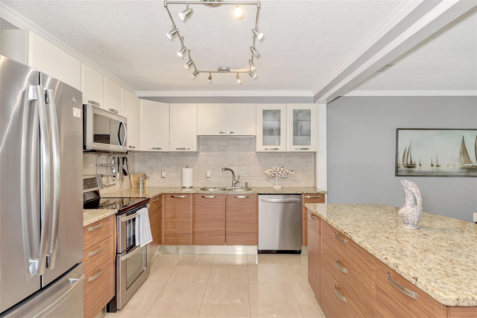 FLOYD & CAMERON SUB - Residential Lease