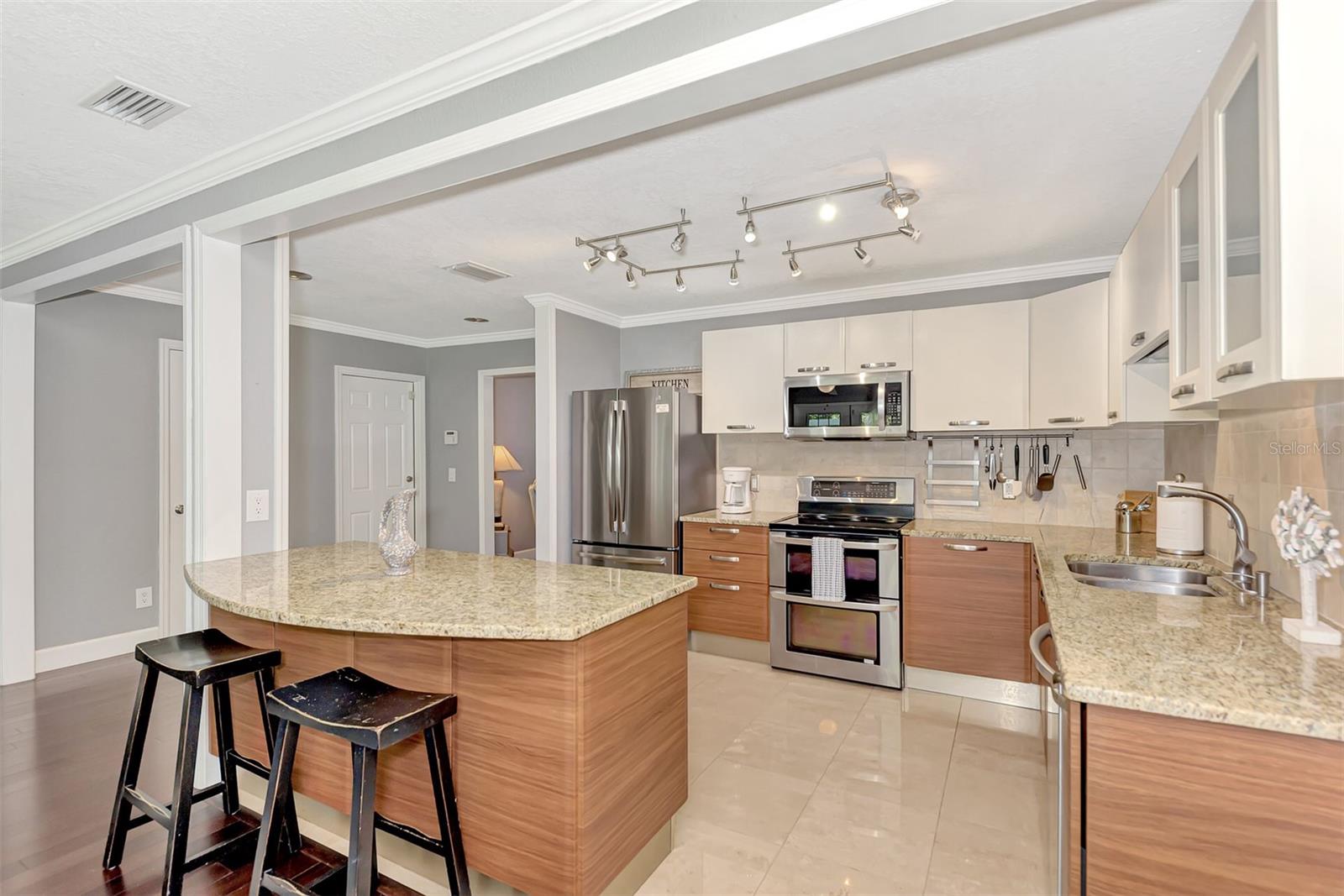 FLOYD & CAMERON SUB - Residential Lease