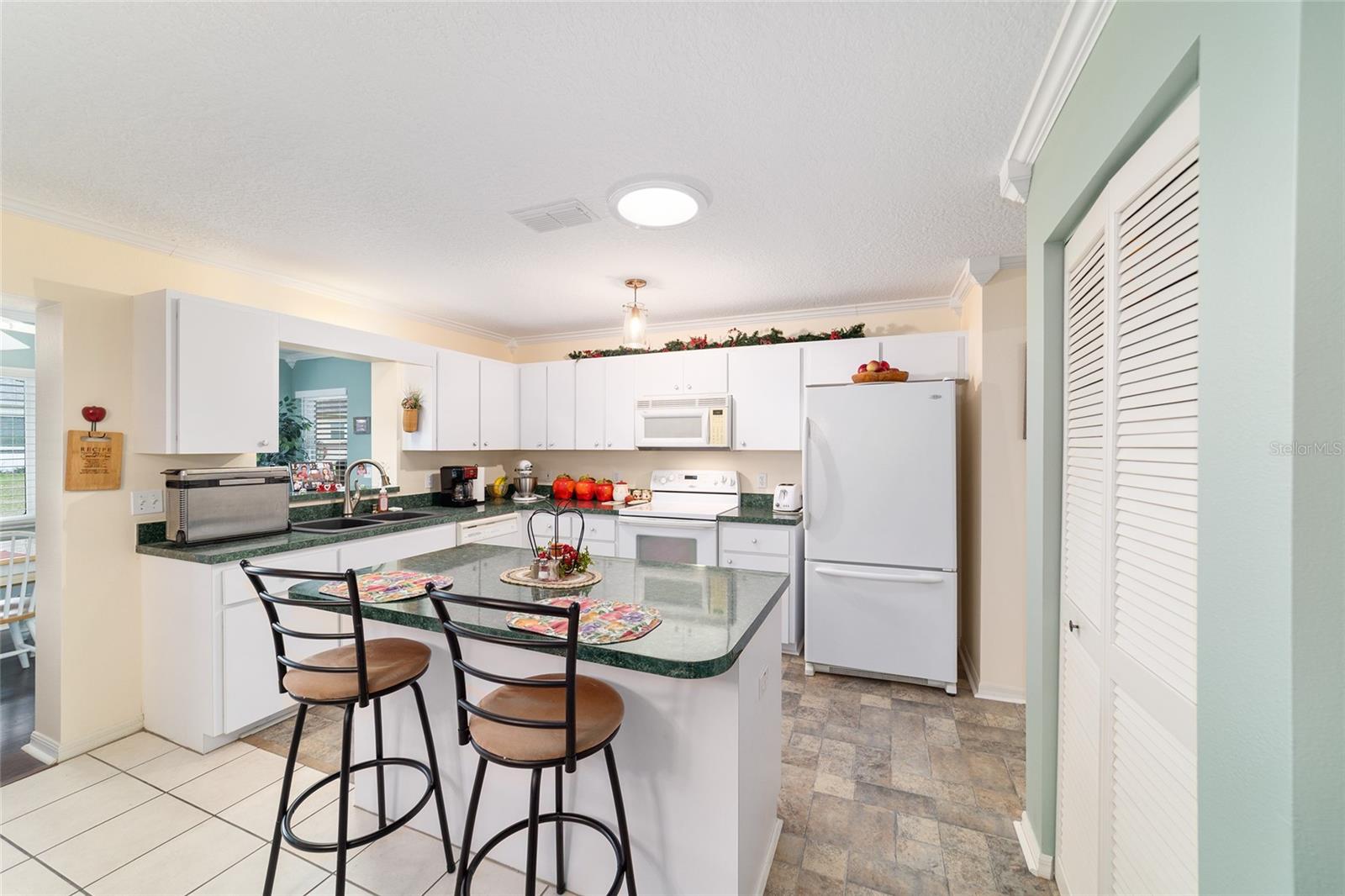 ON TOP OF THE WORLD - Residential